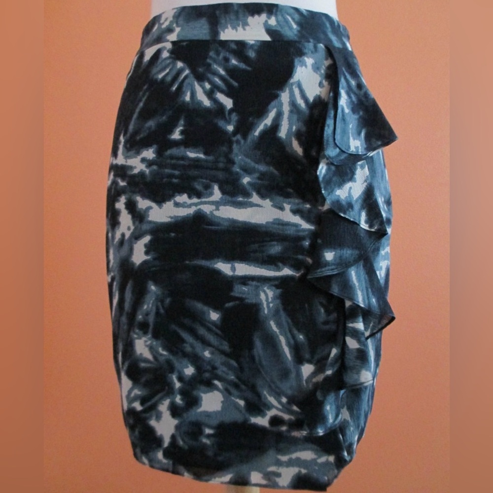 Ann Taylor Abstract Printed Ruffle Silk Pencil Skirt Size 8P NWT